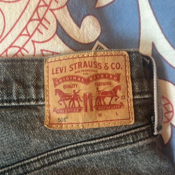 Levi’s black shorts - Picture 3 of 3